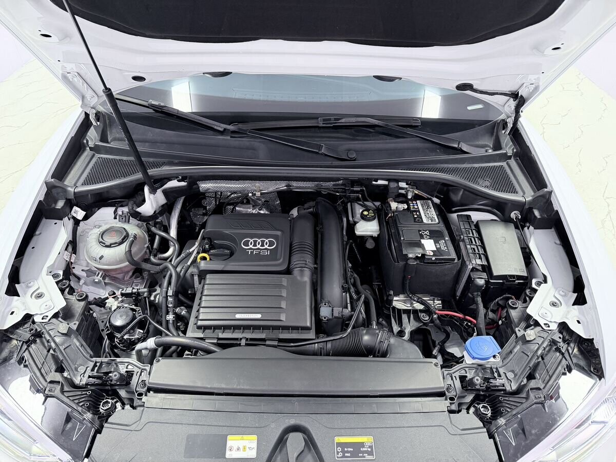 Audi Q3 2021 - фото автомобиля