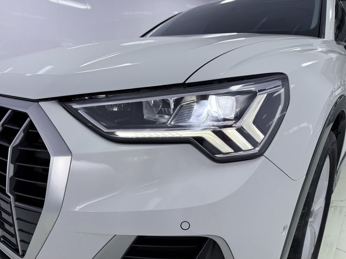 Audi Q3 2021 - фото автомобиля