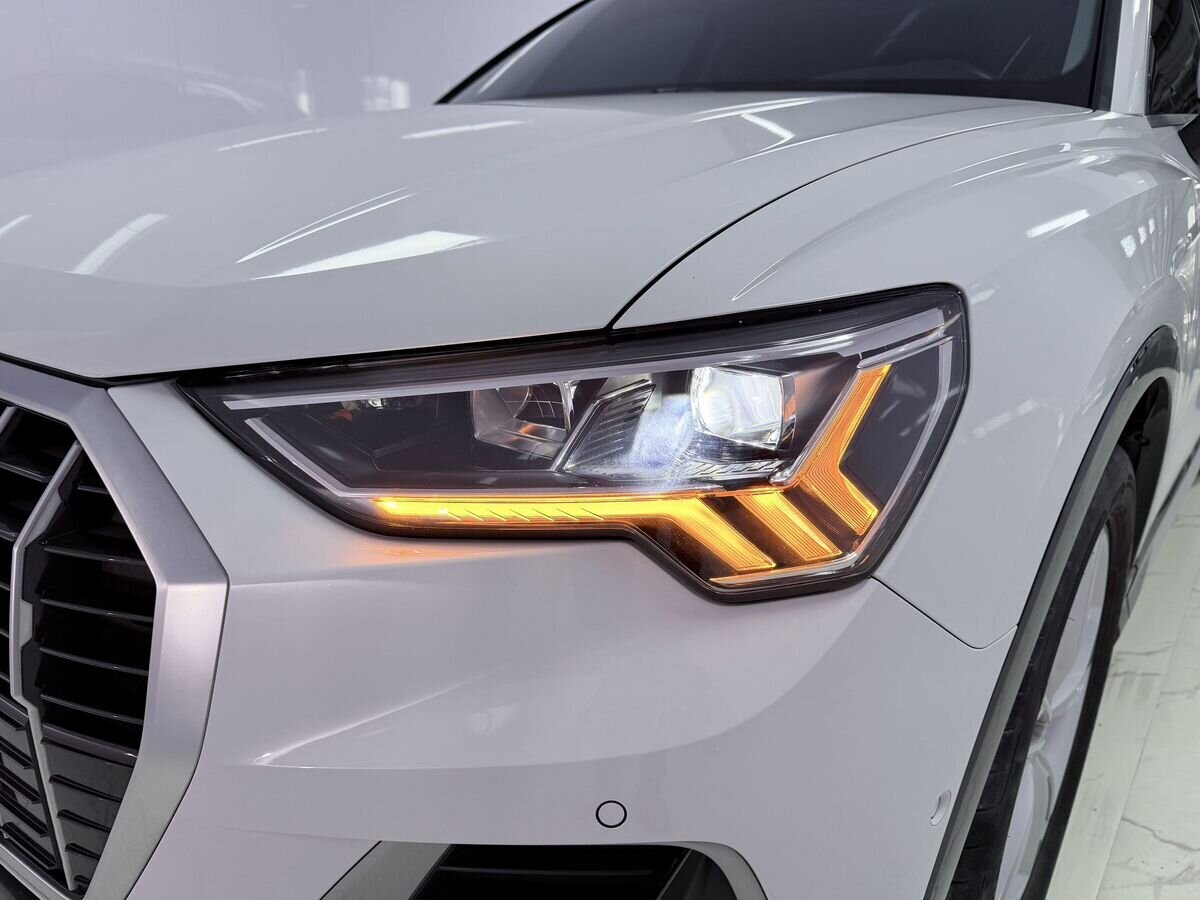 Audi Q3 2021 - фото автомобиля