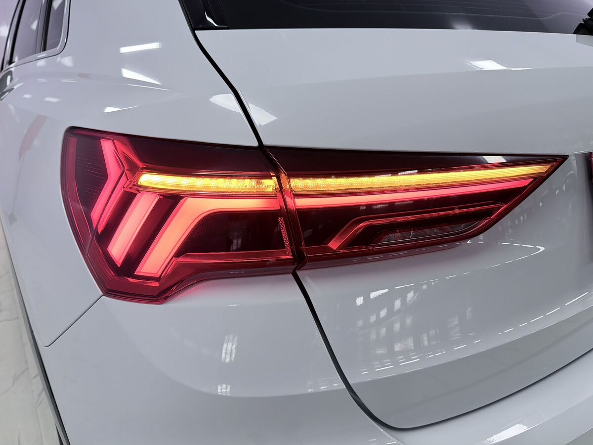 Audi Q3 2021 - фото автомобиля