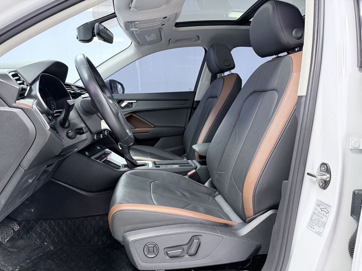 Audi Q3 2021 - фото автомобиля