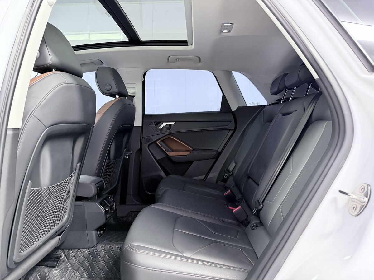 Audi Q3 2021 - фото автомобиля