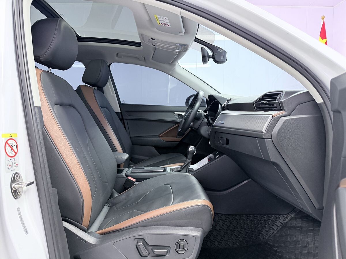 Audi Q3 2021 - фото автомобиля