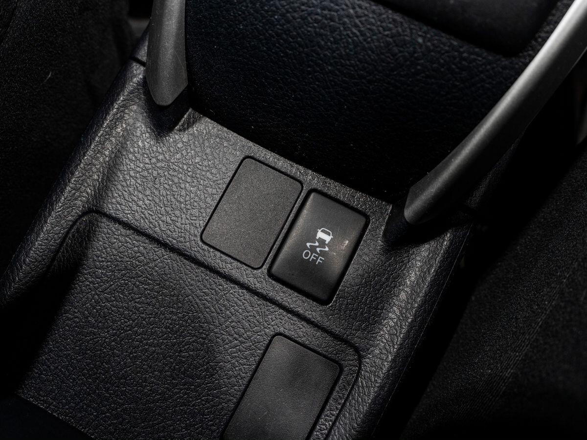 Toyota Corolla Fielder 2012 - фото автомобиля