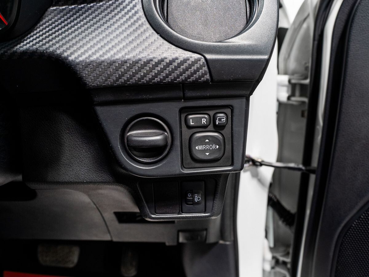 Toyota Corolla Fielder 2012 - фото автомобиля