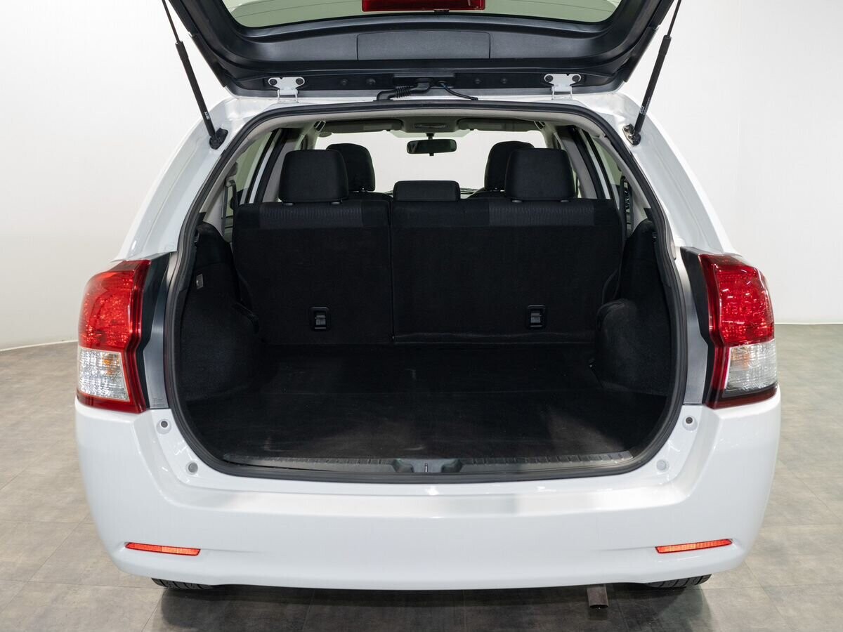 Toyota Corolla Fielder 2012 - фото автомобиля