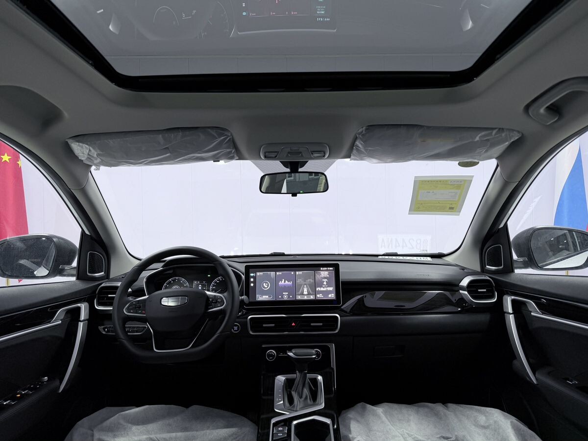 Geely Coolray 2025 - фото автомобиля