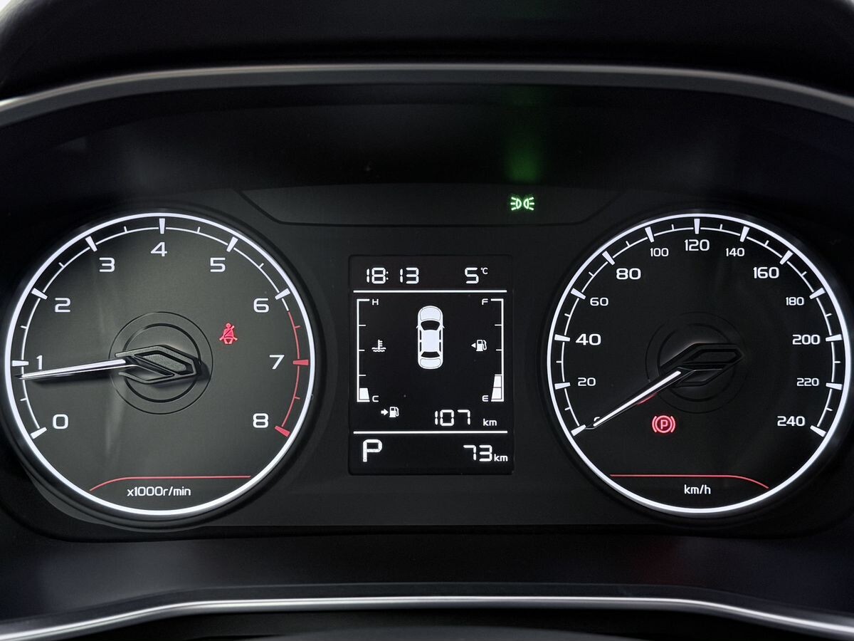 Geely Coolray 2025 - фото автомобиля