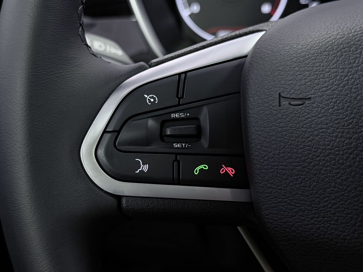 Geely Coolray 2025 - фото автомобиля