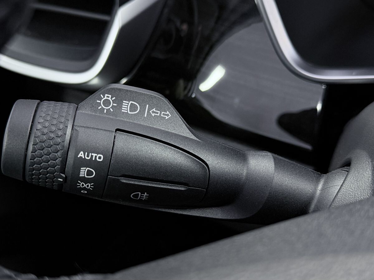 Geely Coolray 2025 - фото автомобиля