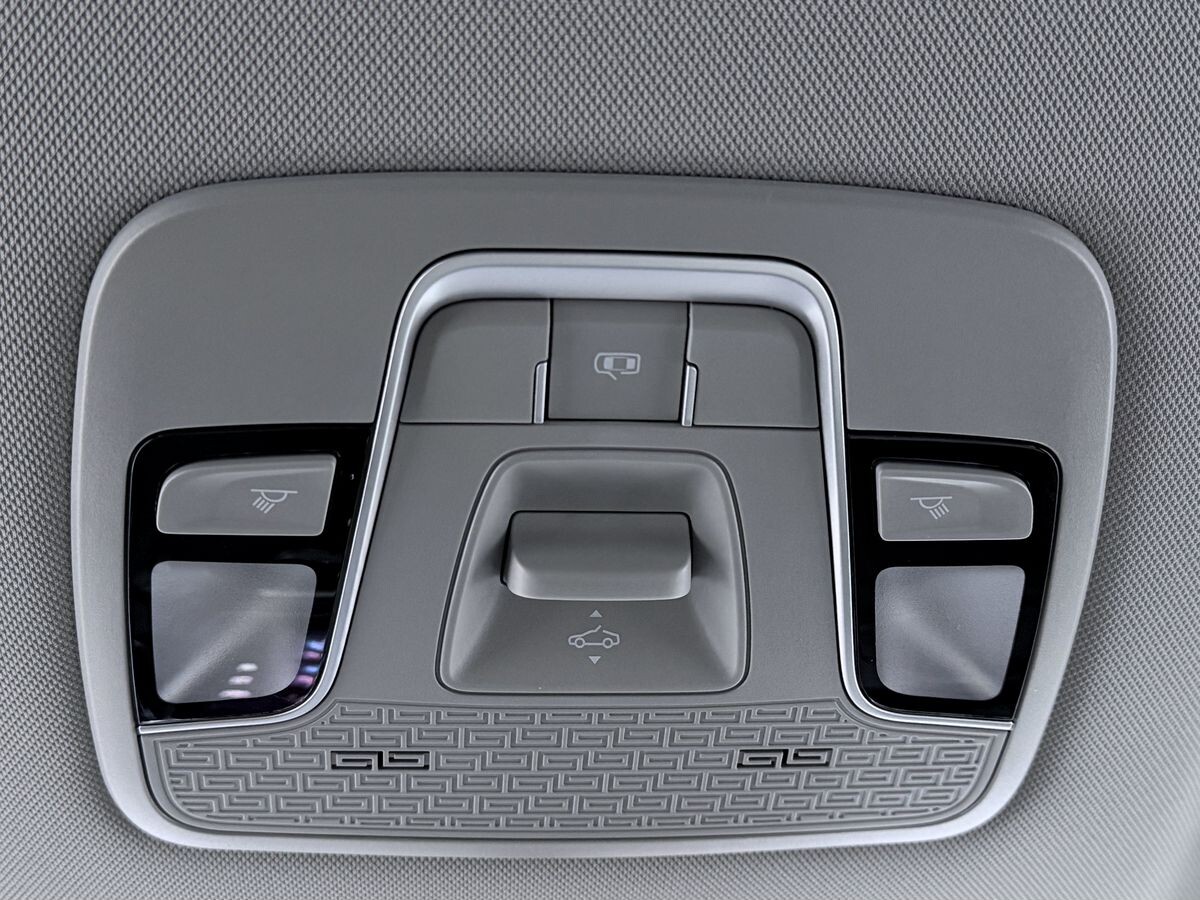 Geely Coolray 2025 - фото автомобиля