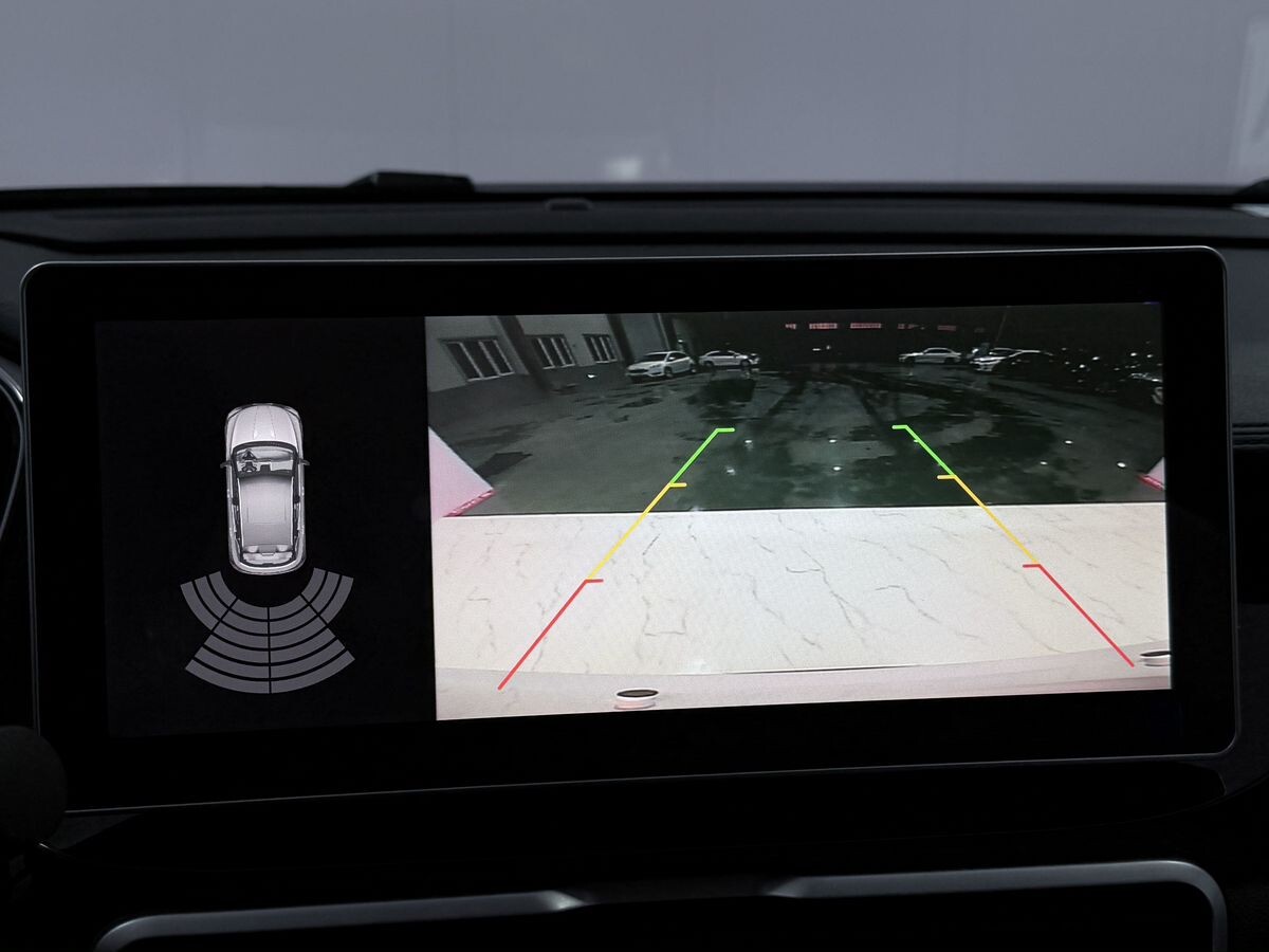 Geely Coolray 2025 - фото автомобиля