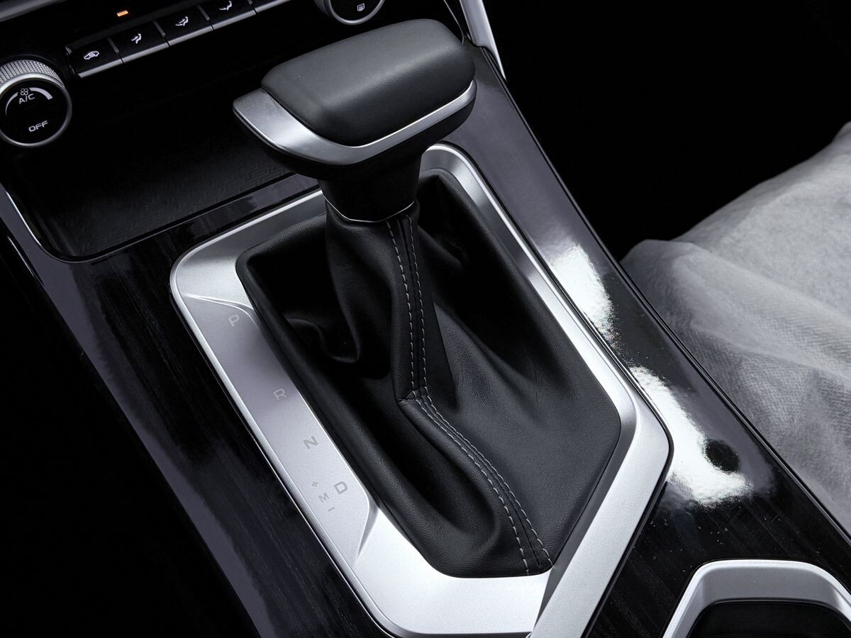 Geely Coolray 2025 - фото автомобиля