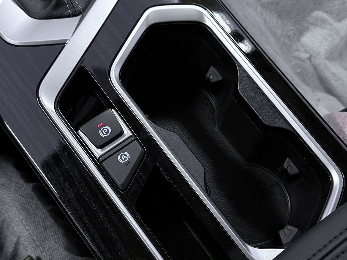 Geely Coolray 2025 - фото автомобиля