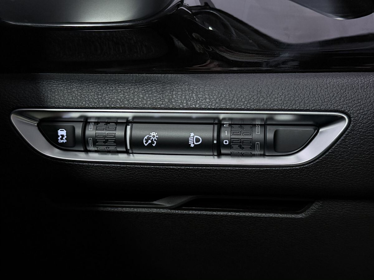 Geely Coolray 2025 - фото автомобиля