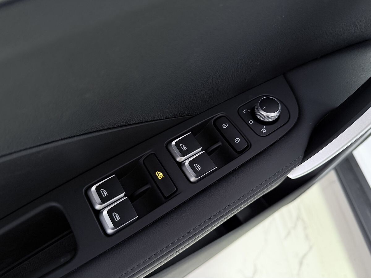 Geely Coolray 2025 - фото автомобиля