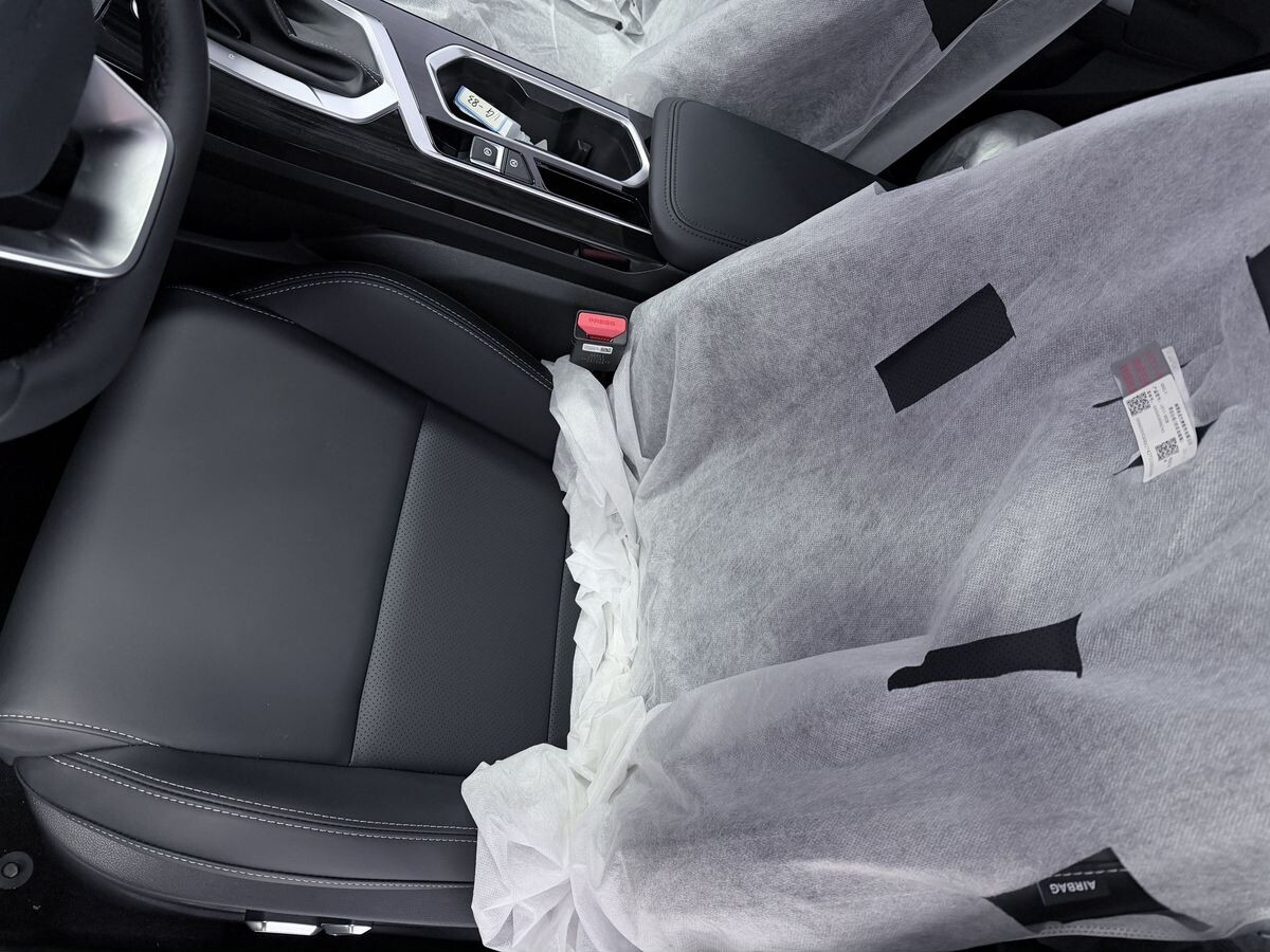 Geely Coolray 2025 - фото автомобиля