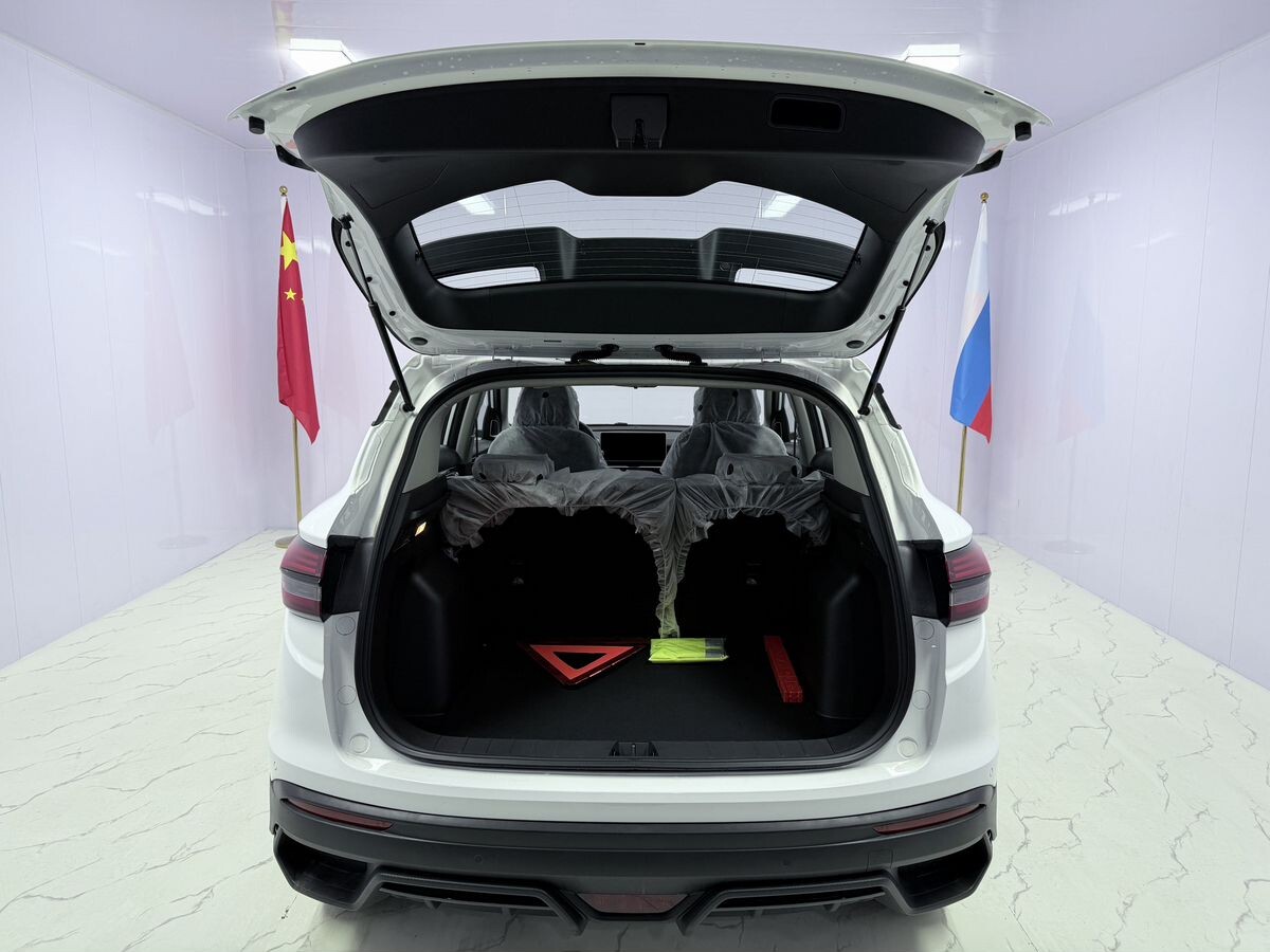 Geely Coolray 2025 - фото автомобиля