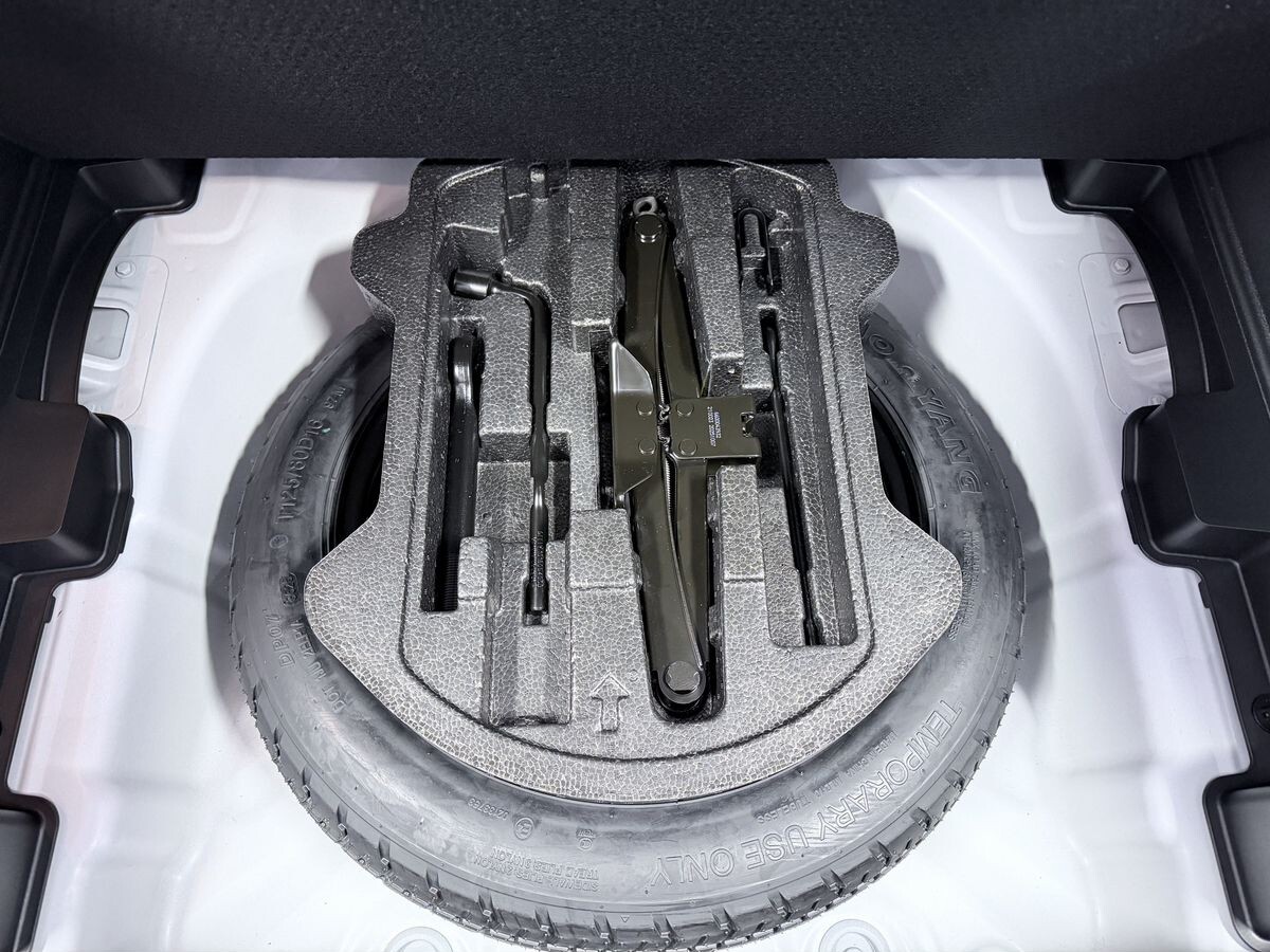 Geely Coolray 2025 - фото автомобиля