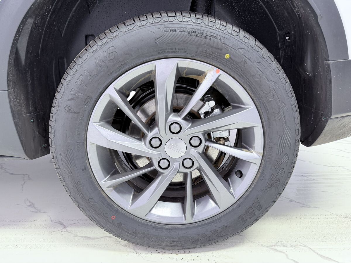 Geely Coolray 2025 - фото автомобиля