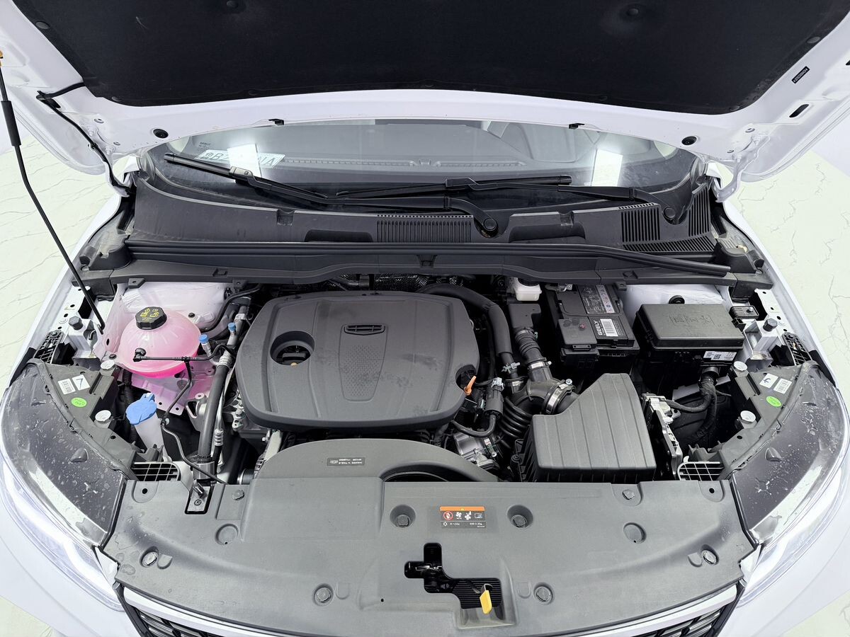 Geely Coolray 2025 - фото автомобиля