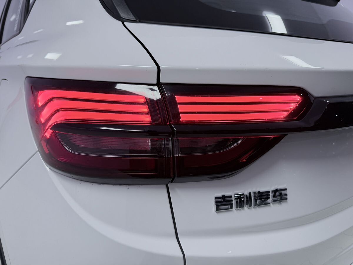 Geely Coolray 2025 - фото автомобиля