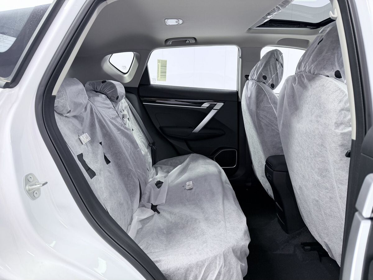 Geely Coolray 2025 - фото автомобиля