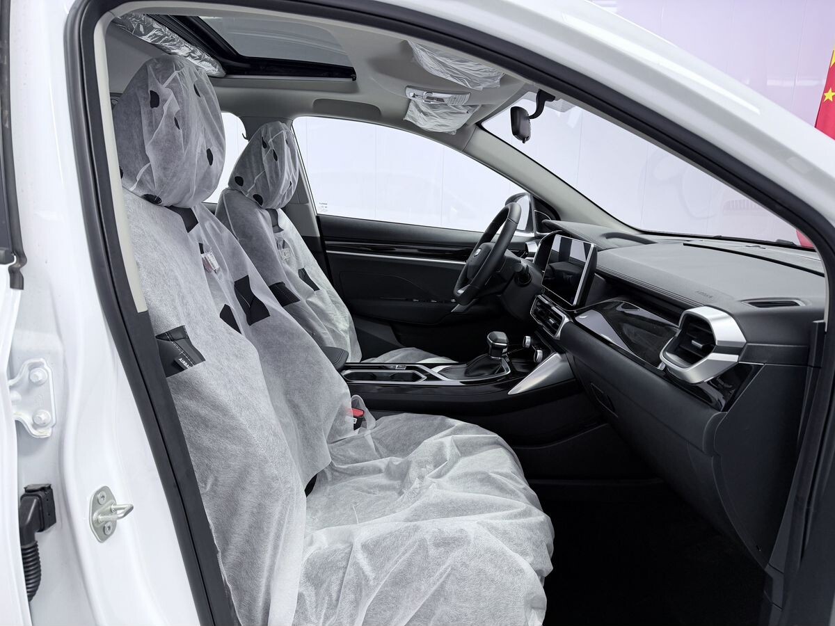 Geely Coolray 2025 - фото автомобиля