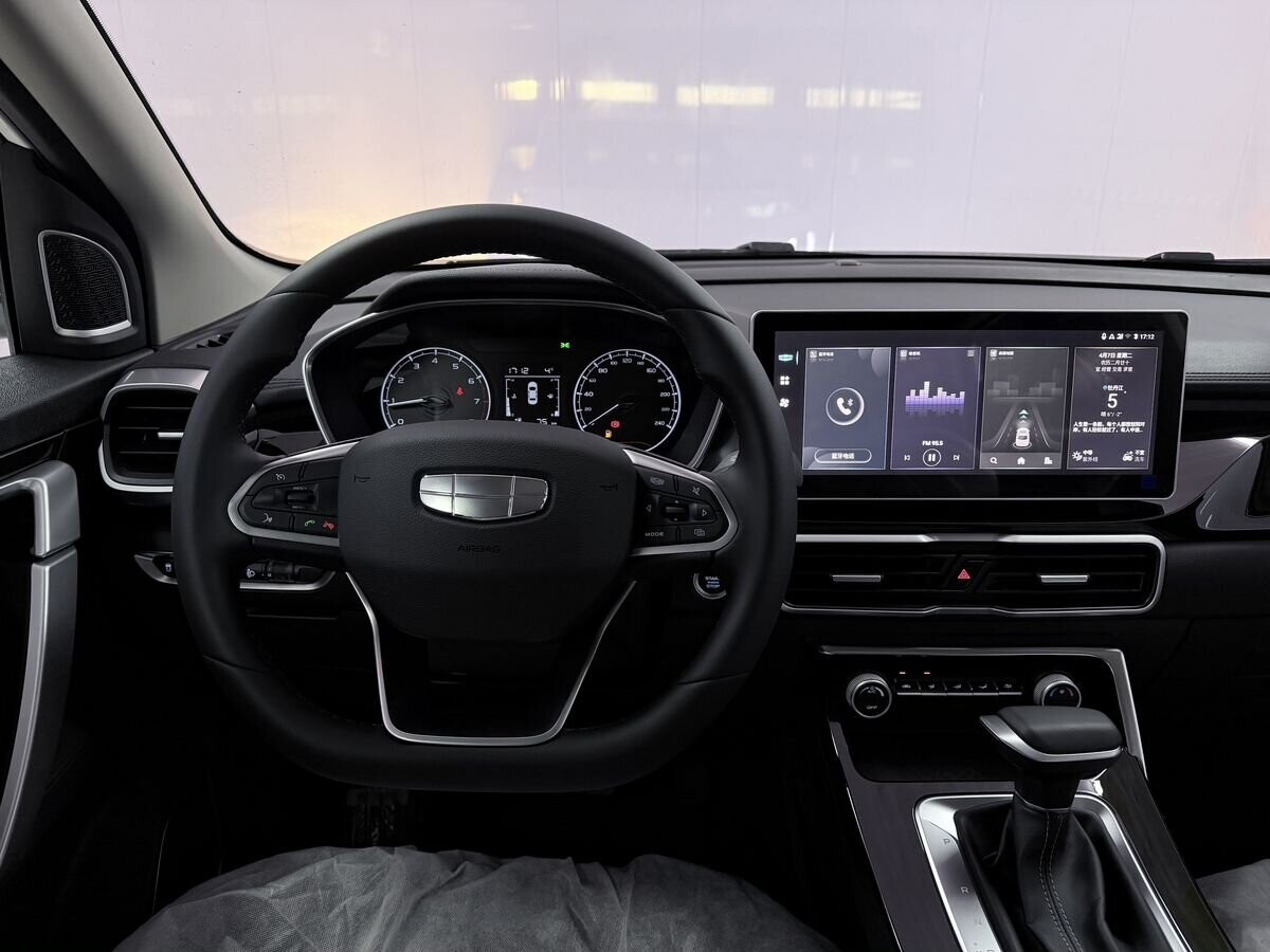 Geely Coolray 2025 - фото автомобиля