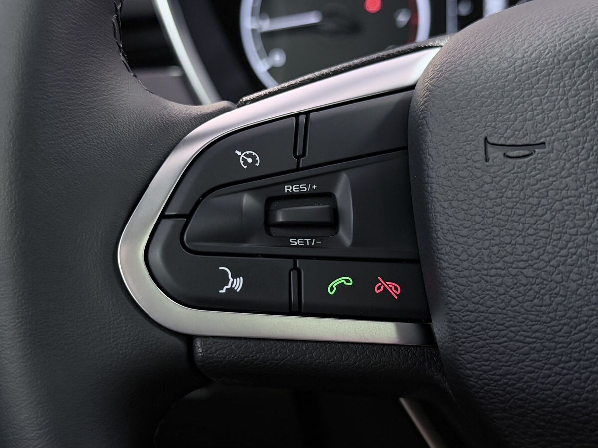 Geely Coolray 2025 - фото автомобиля