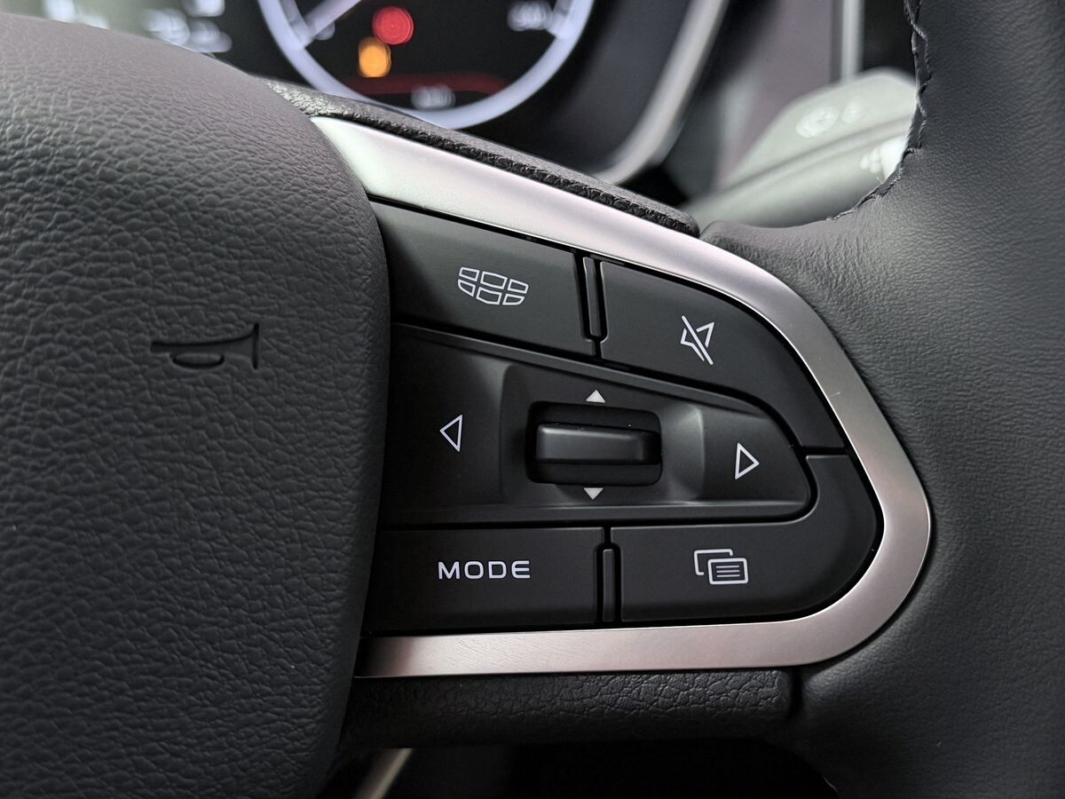 Geely Coolray 2025 - фото автомобиля