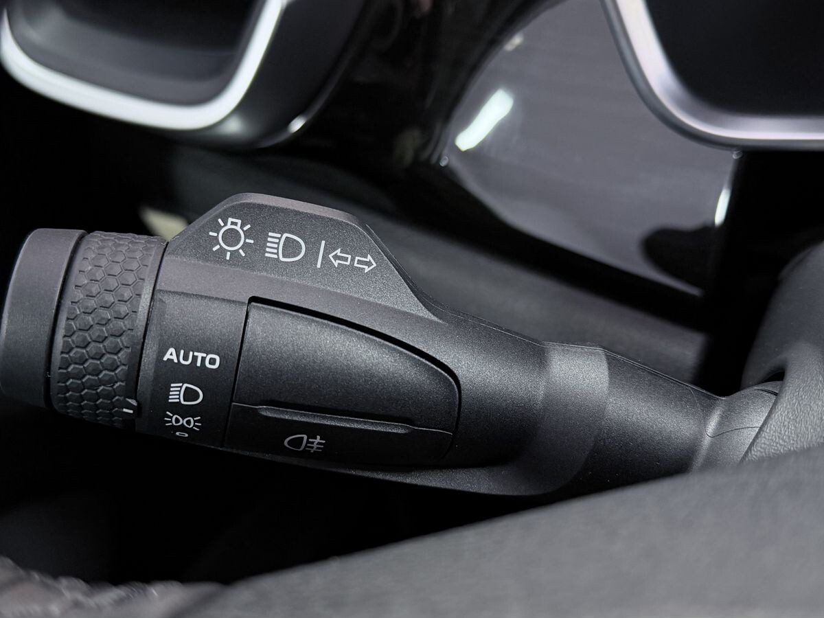 Geely Coolray 2025 - фото автомобиля