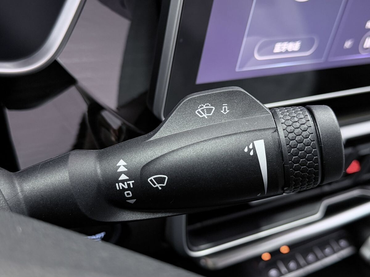 Geely Coolray 2025 - фото автомобиля