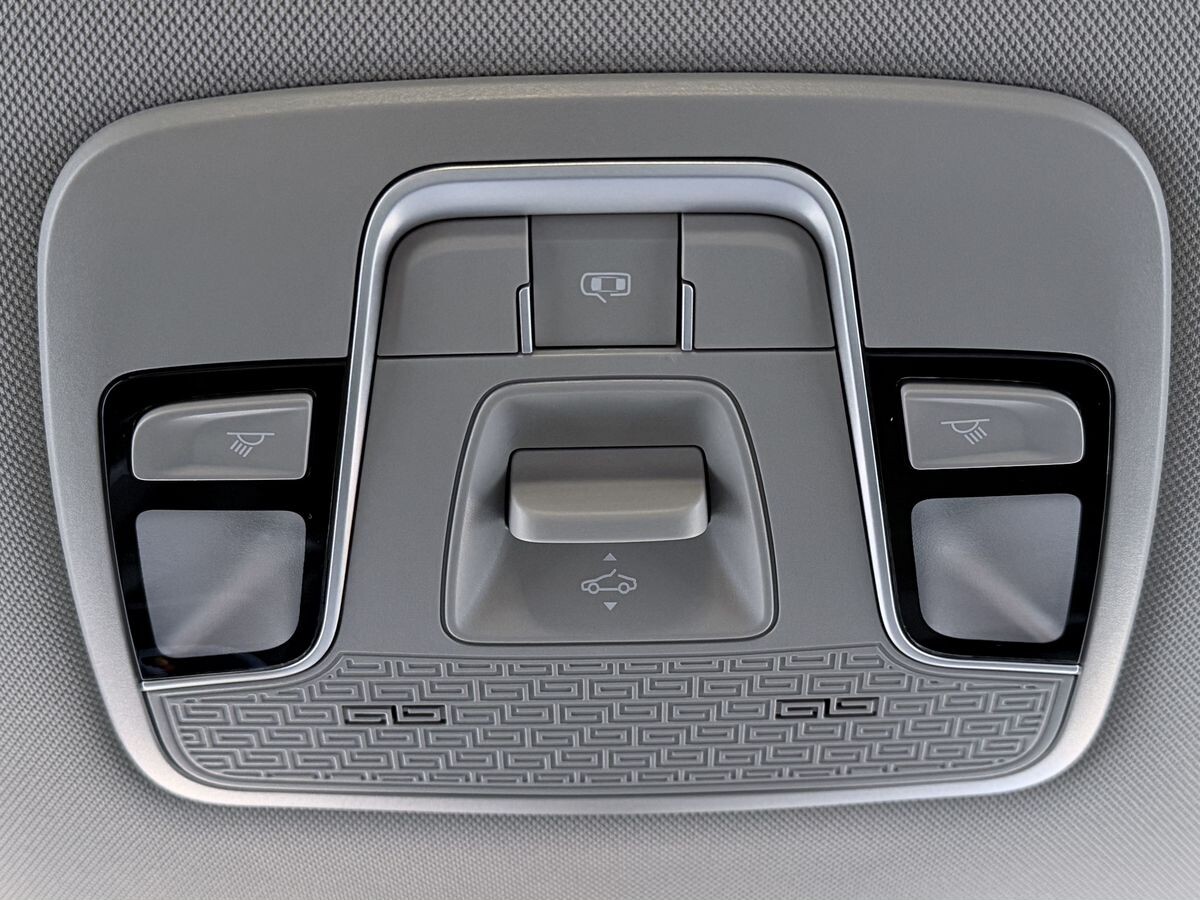 Geely Coolray 2025 - фото автомобиля