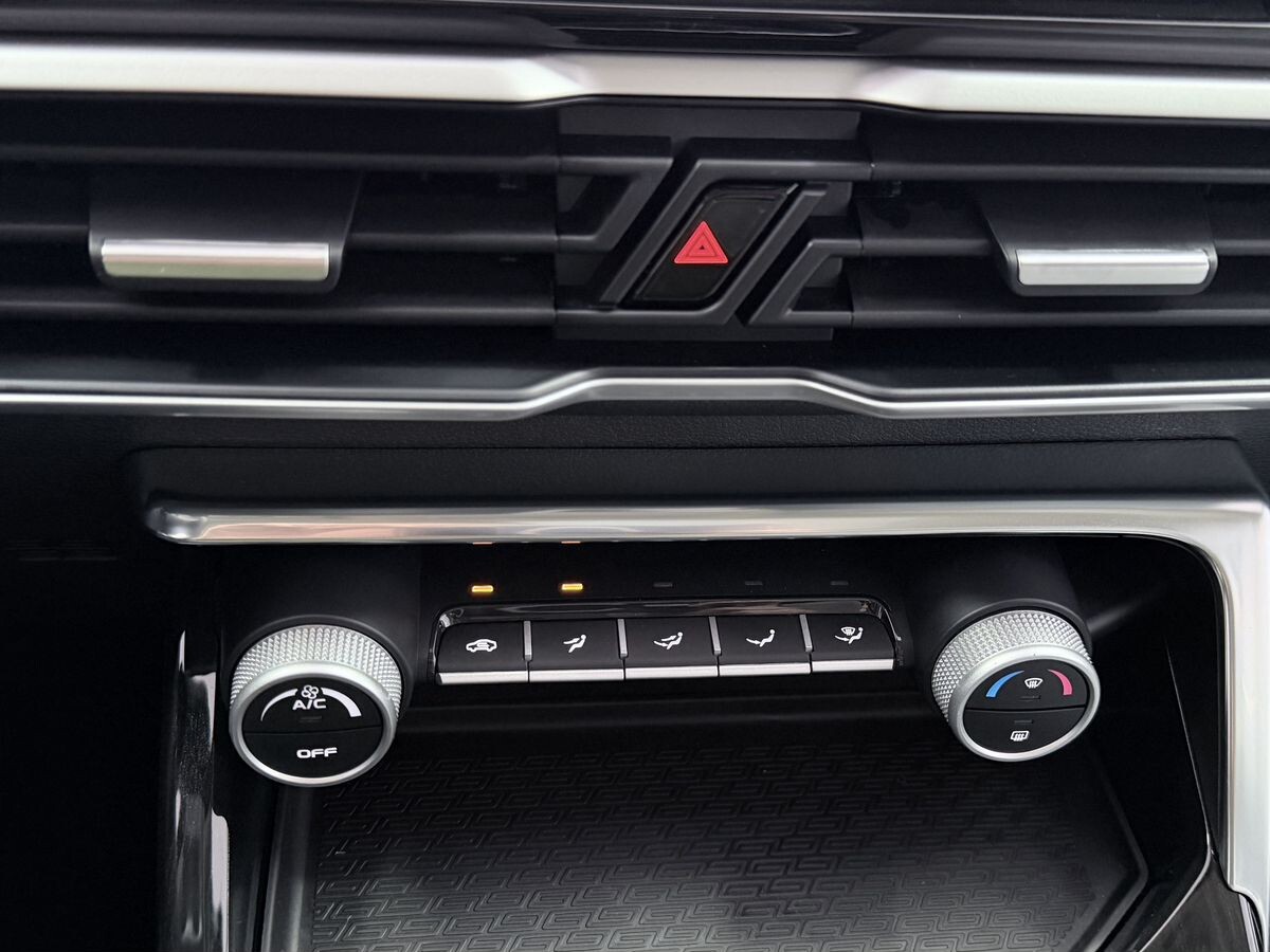 Geely Coolray 2025 - фото автомобиля