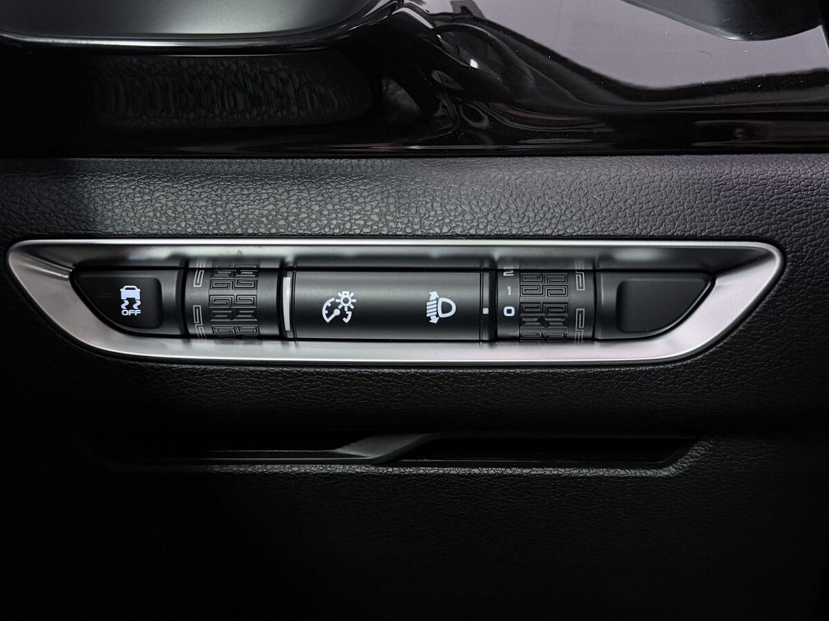 Geely Coolray 2025 - фото автомобиля