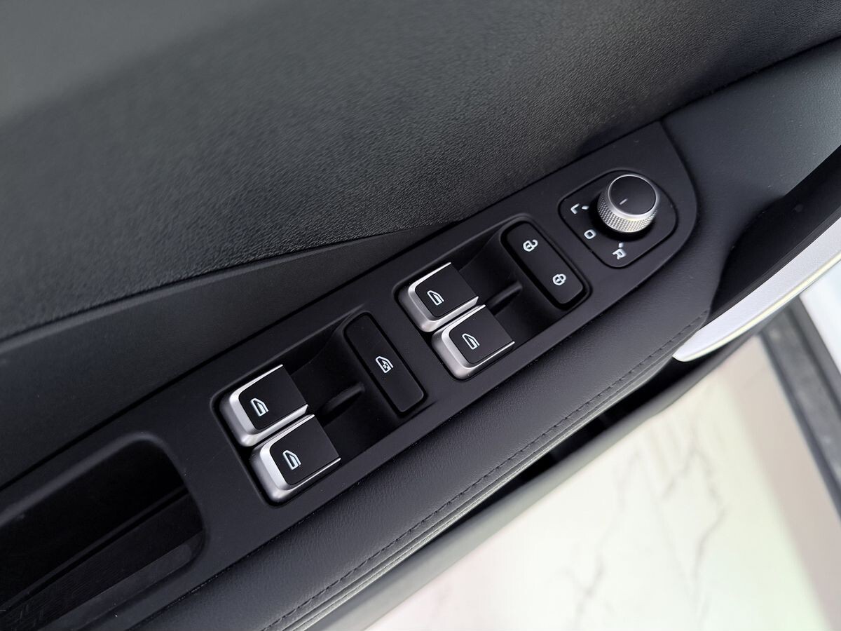 Geely Coolray 2025 - фото автомобиля