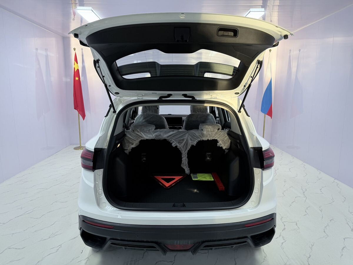 Geely Coolray 2025 - фото автомобиля