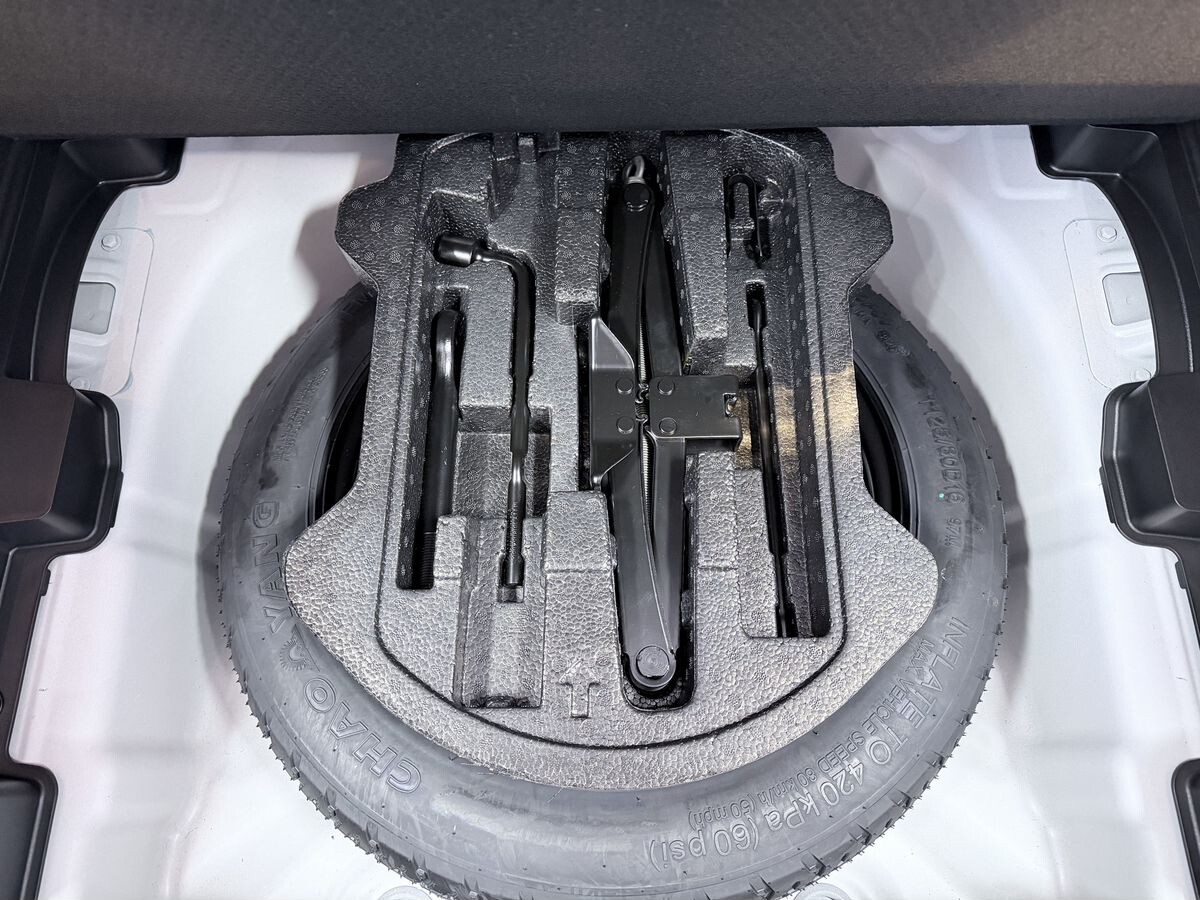 Geely Coolray 2025 - фото автомобиля