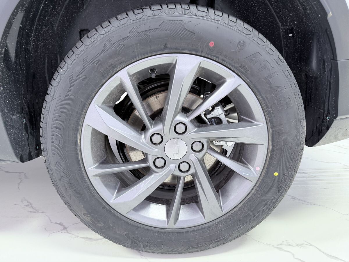 Geely Coolray 2025 - фото автомобиля