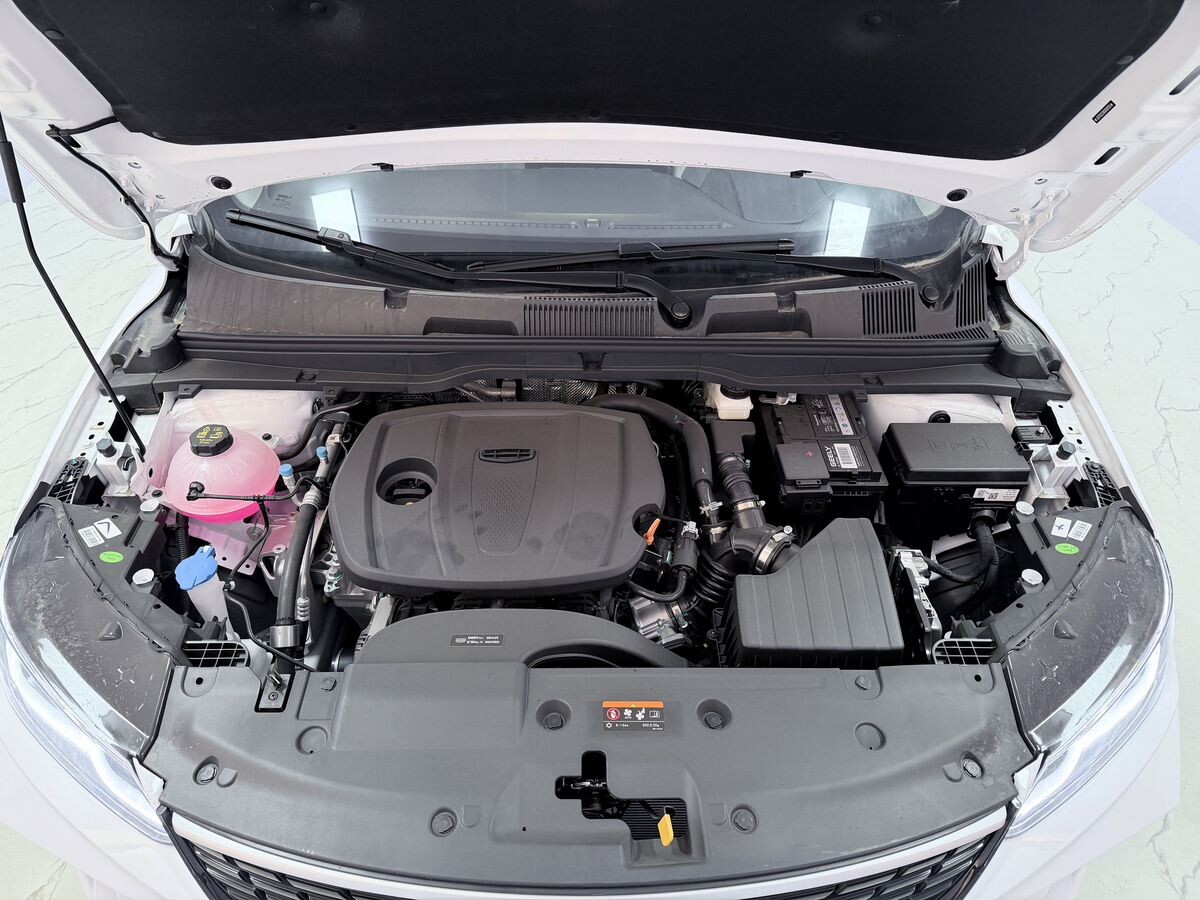 Geely Coolray 2025 - фото автомобиля