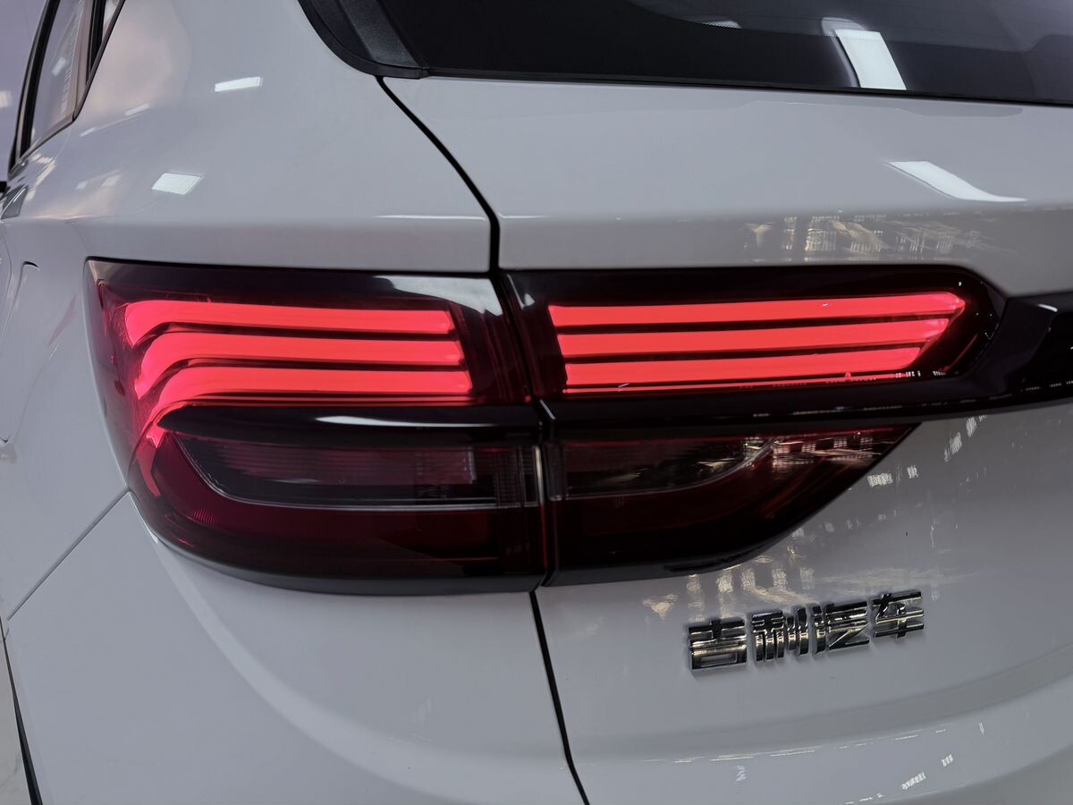 Geely Coolray 2025 - фото автомобиля