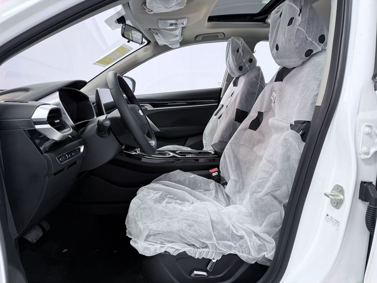 Geely Coolray 2025 - фото автомобиля