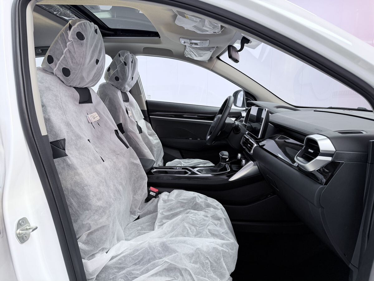 Geely Coolray 2025 - фото автомобиля