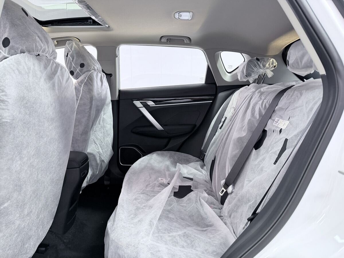 Geely Coolray 2025 - фото автомобиля