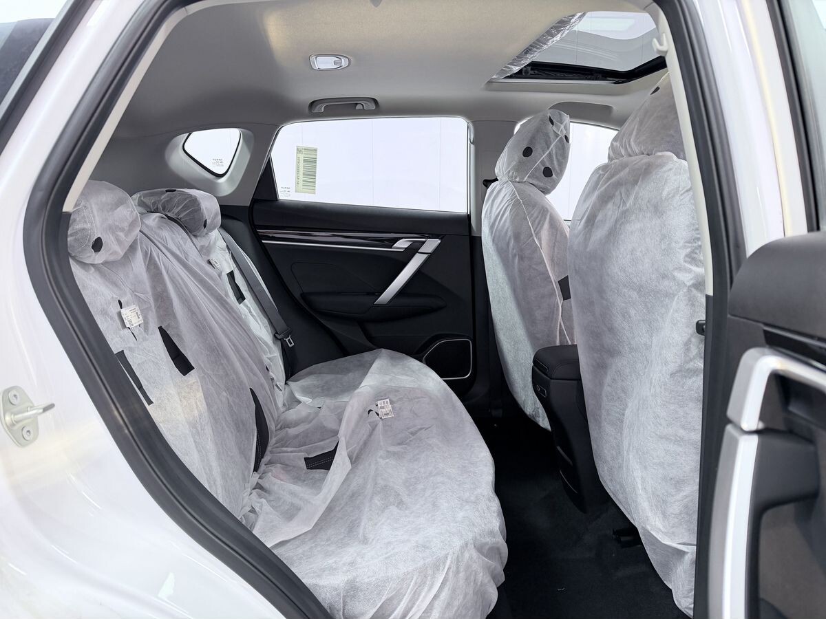 Geely Coolray 2025 - фото автомобиля