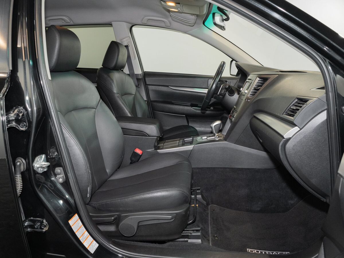 Subaru Outback 2011 - фото автомобиля