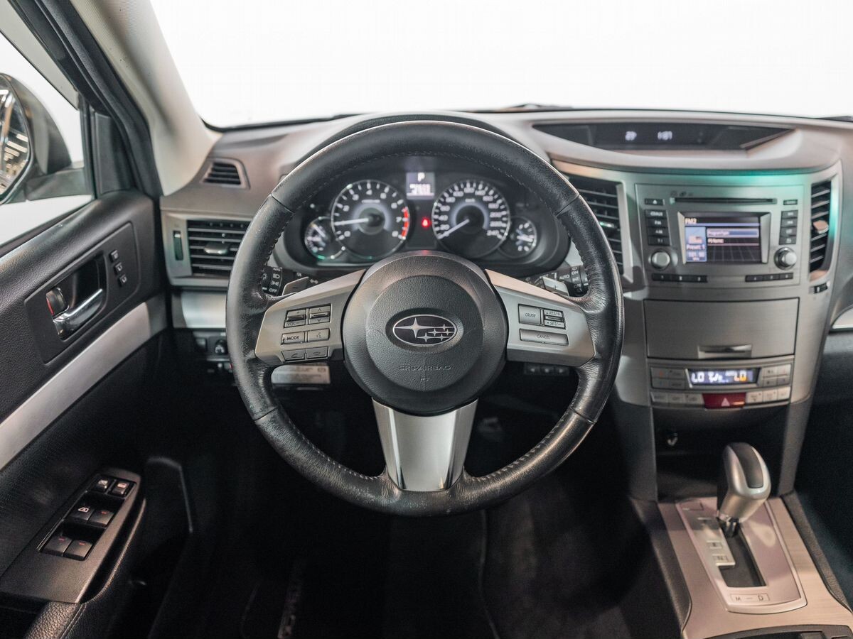 Subaru Outback 2011 - фото автомобиля