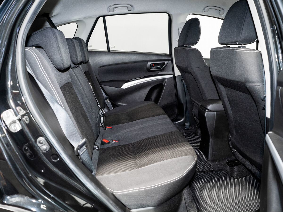 Suzuki SX4 2018 - фото автомобиля