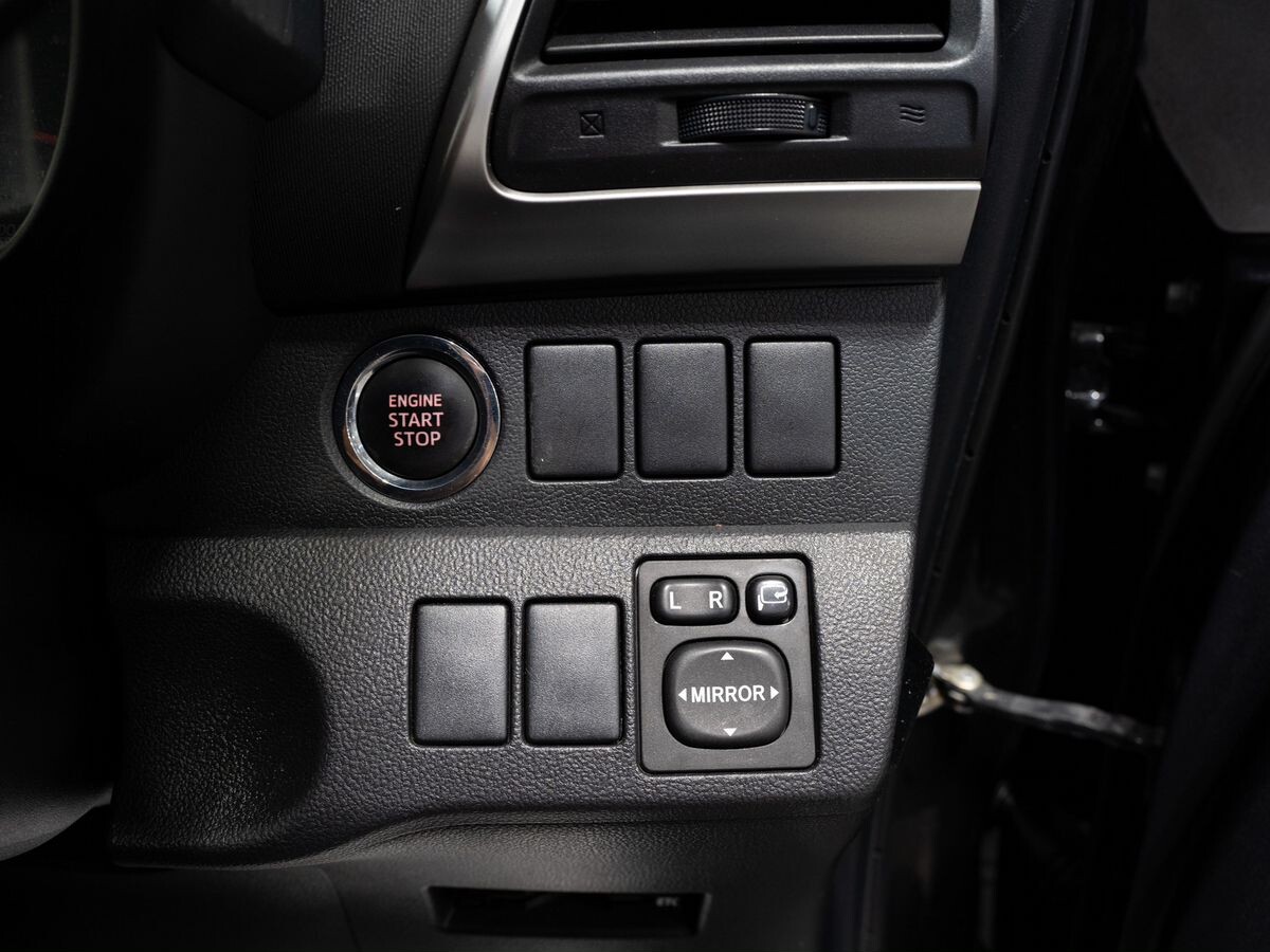 Toyota Ractis 2013 - фото автомобиля